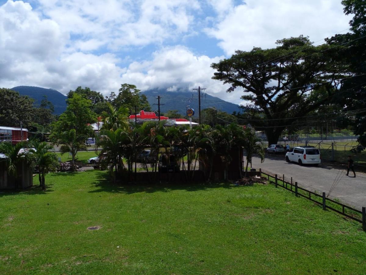 La pension Backpackers La Fortuna Exteriör bild