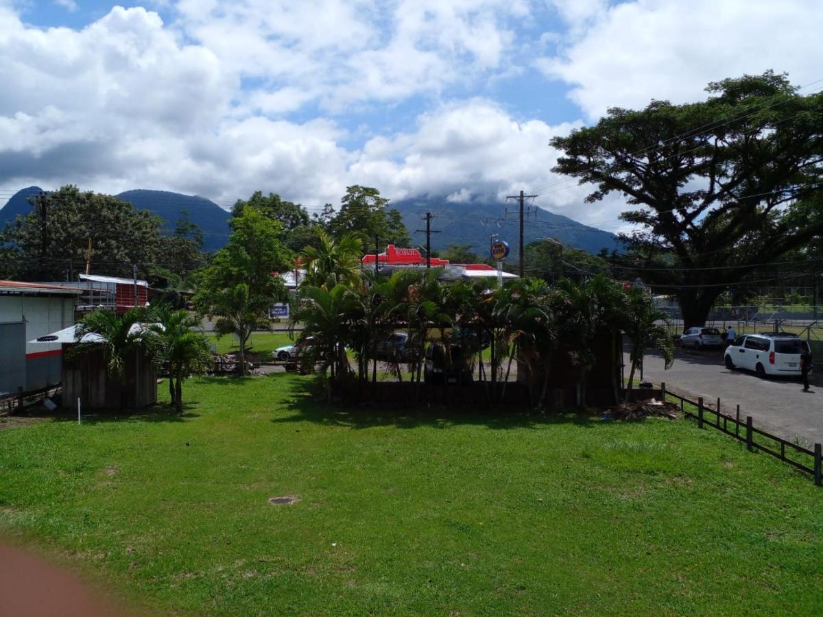La pension Backpackers La Fortuna Exteriör bild